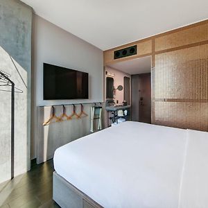 Zimmer mit Kingsize-Bett