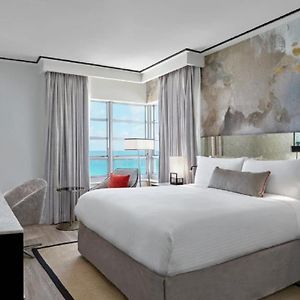 Zimmer mit Kingsize-Bett und mit Ozeanblick