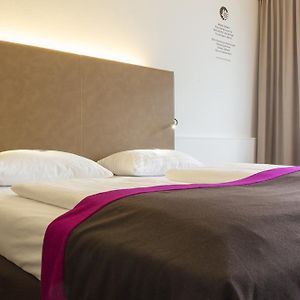 Standard Zimmer mit Kingsize-Bett