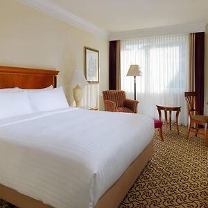 Zimmer mit Kingsize-Bett