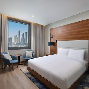 Zimmer mit Kingsize-Bett