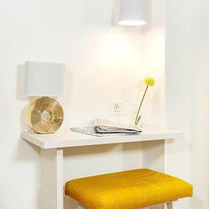 Kleines Zimmer mit zwei Einzelbetten