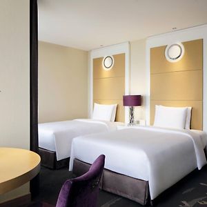 Familien-Zimmer mit zwei Einzelbetten