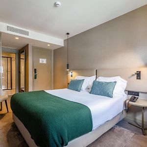 Zimmer mit Kingsize-Bett