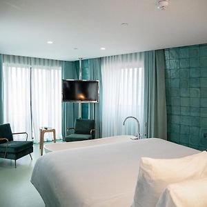 Zimmer mit Kingsize-Bett