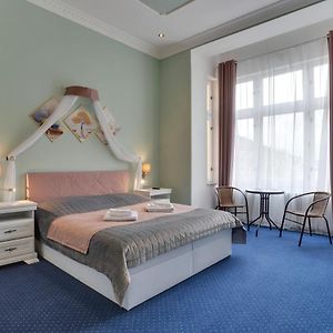 Zimmer mit Queensize-Bett