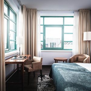 Zimmer mit Kingsize-Bett