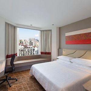 Zimmer mit Kingsize-Bett