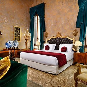 Luxus Zimmer mit Kingsize-Bett