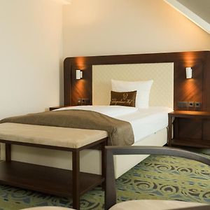 Zimmer mit Kingsize-Bett