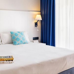 Zimmer mit Kingsize-Bett