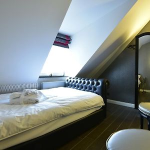 Zimmer mit Kingsize-Bett