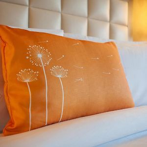 Zimmer mit Kingsize-Bett