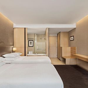 Eck-Zimmer mit Queensize-Bett