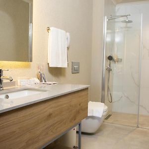 Club Zimmer mit zwei Einzelbetten