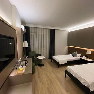 Zimmer mit zwei Einzelbetten