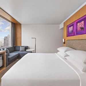 Urban Zimmer mit Kingsize-Bett