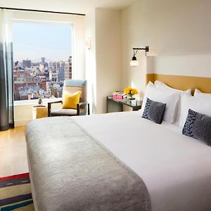Zimmer mit Kingsize-Bett auf den oberen Etagen