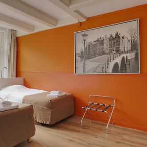 Zimmer mit zwei Einzelbetten