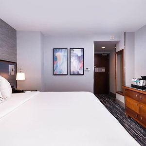 Zimmer mit Kingsize-Bett