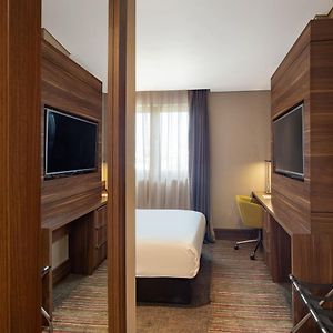 Zimmer mit Kingsize-Bett
