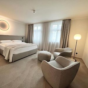 Grand Zimmer mit Kingsize-Bett