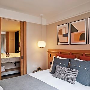 Zimmer mit Kingsize-Bett