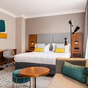 Zimmer mit Kingsize-Bett