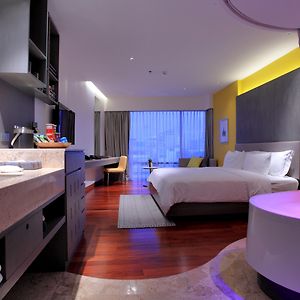 Zimmer mit Kingsize-Bett