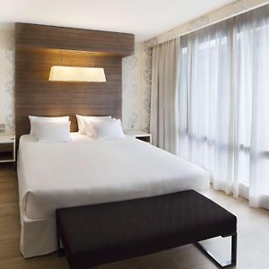 Zimmer mit Kingsize-Bett