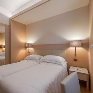 Zimmer mit zwei Einzelbetten