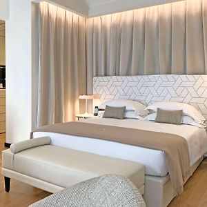 Grand Deluxe Zimmer mit Kingsize-Bett