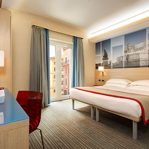 Zimmer mit Kingsize-Bett