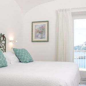 Deluxe Zimmer mit Kingsize-Bett