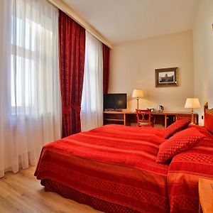 Zimmer mit Kingsize-Bett