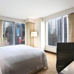 Eck-Zimmer mit Kingsize-Bett
