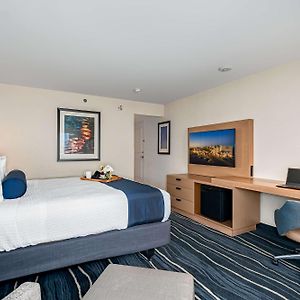 Zimmer mit Queensize-Bett für Gäste mit Behinderungen