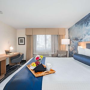 Zimmer mit Kingsize-Bett für Gäste mit Behinderungen