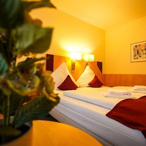 Standard Zimmer mit Kingsize-Bett