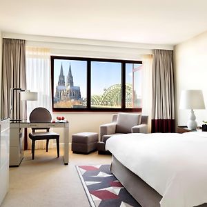 Zimmer mit Kingsize-Bett