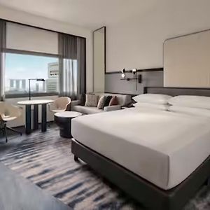Panorama Zimmer mit Kingsize-Bett