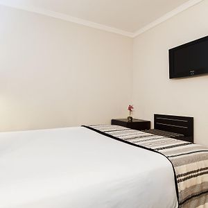 Basic Zimmer mit Kingsize-Bett