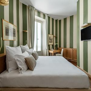 Mittelgroßes Zimmer mit Kingsize-Bett