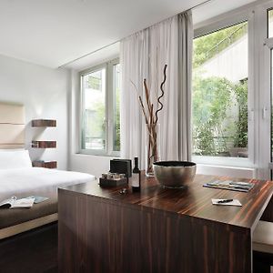 Zimmer mit Kingsize-Bett