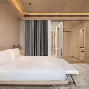 Zimmer mit Kingsize-Bett