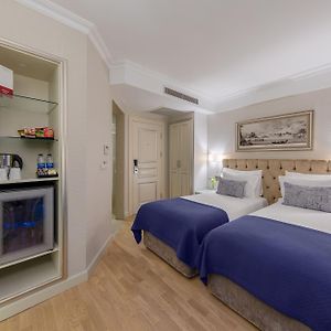 Angrenzendes Familien-Zimmer mit zwei Einzelbetten