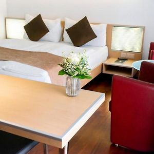 Standard Zimmer mit Kingsize-Bett