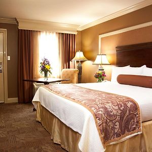 Zimmer mit Kingsize-Bett