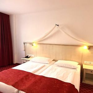 Standard Zimmer mit Kingsize-Bett