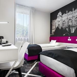 Zimmer mit zwei Einzelbetten